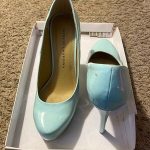 Chinese Laundry
Teal high heels
Size 9
Comfortable heels 
Worn, few scuffs
